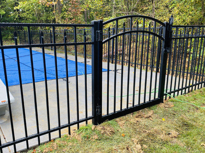 Spear top aluminum fence in Jackson Tennessee